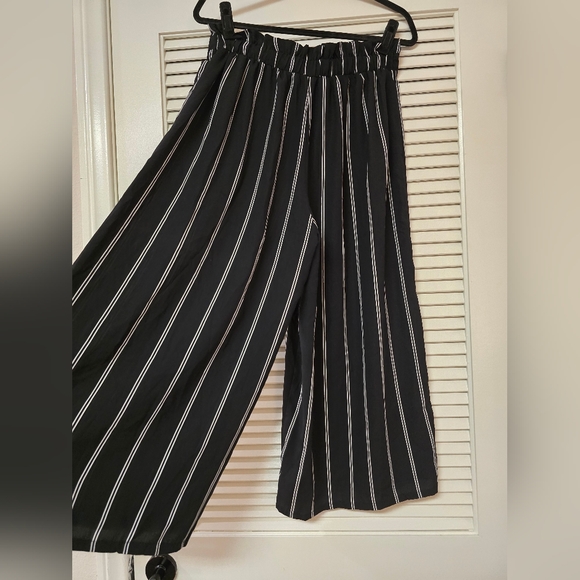 Sienna Sky - Black & White Pinstripe Paper-Bag Lightweight Wide-Leg Pants - Picture 3 of 9